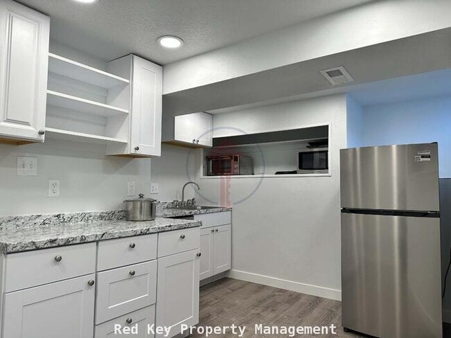 Building Photo - 3rd St Duplex