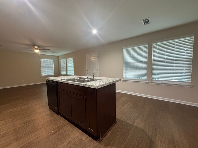 Building Photo - New Home! 4/2!