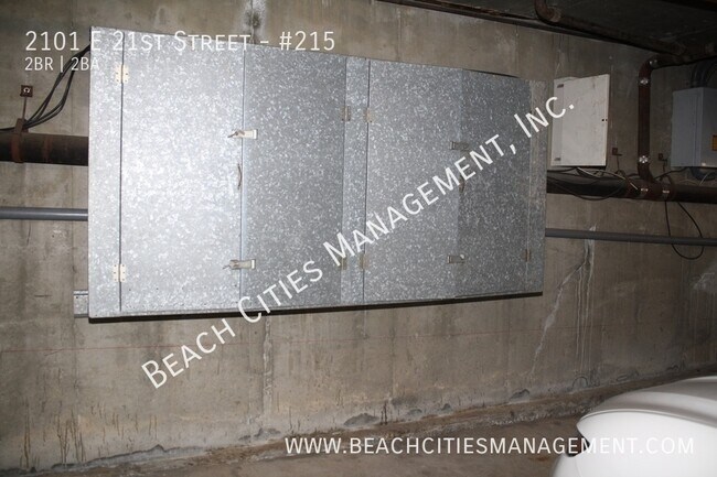 Building Photo - 2101 E 21st St