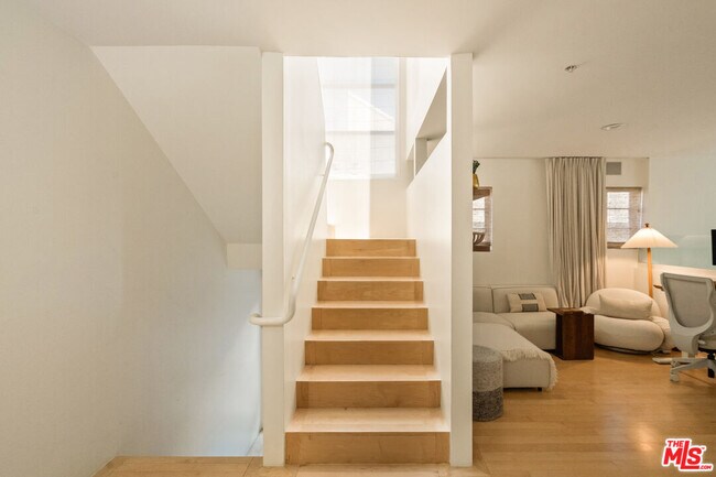 Building Photo - 27 Paloma Ave