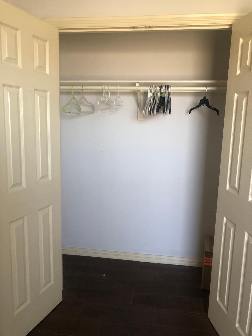 Building Photo - 704 Thompson Rd