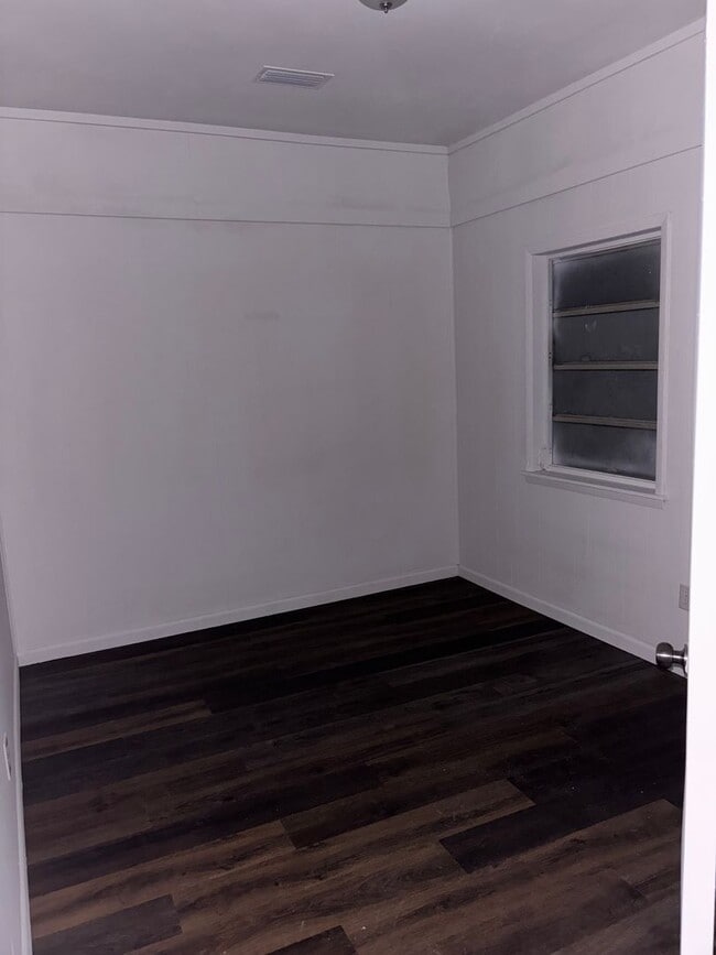 Building Photo - Newly renovated 3 bed 2 bath home in private area