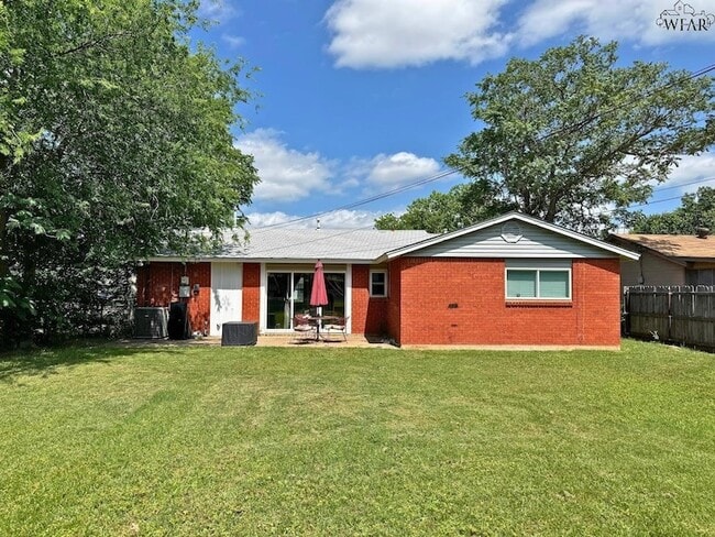 Building Photo - 5012 Lakefront Dr