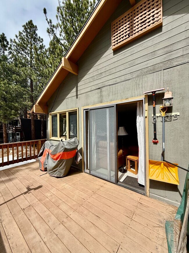 Building Photo - Furnished 3BD/2BA Near Eagle Lodge | Sunny Deck | Wood-Burning Fireplace | Garage