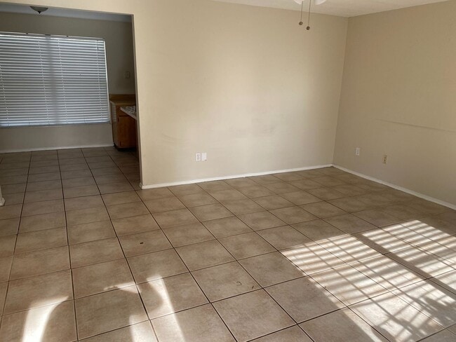 Building Photo - 3 bedroom home in Greenwood!