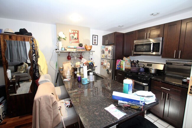 Building Photo - 2109 Spring Garden St