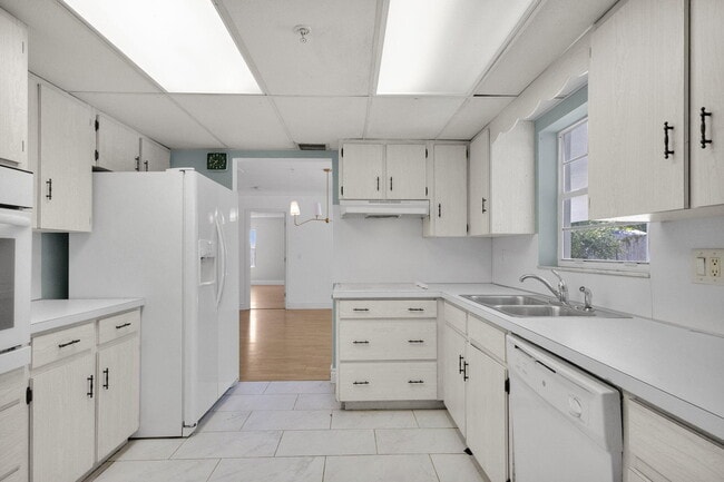 Building Photo - 8888 SE Colony St