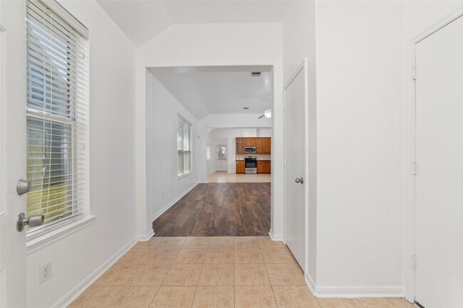 Building Photo - 9338 Logans Run Ln