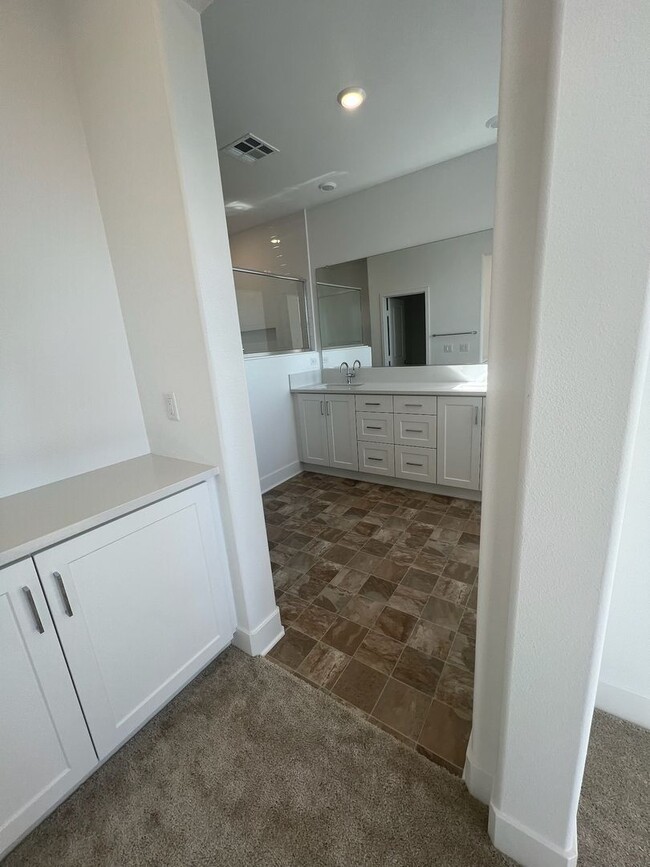 Building Photo - Camarillo - Brand New 4 bedroom, 3.5 home in