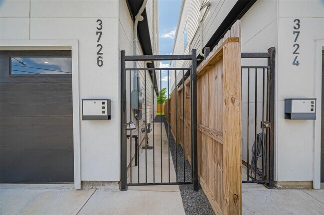Building Photo - 3726 Noah St