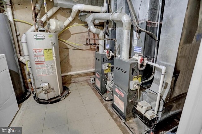 Building Photo - 421 Elrino St