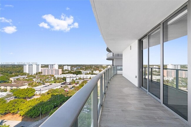 Building Photo - 1116 N Ocean Blvd