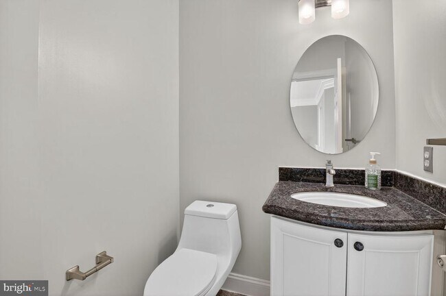 Building Photo - 1169 Regal Oak Dr