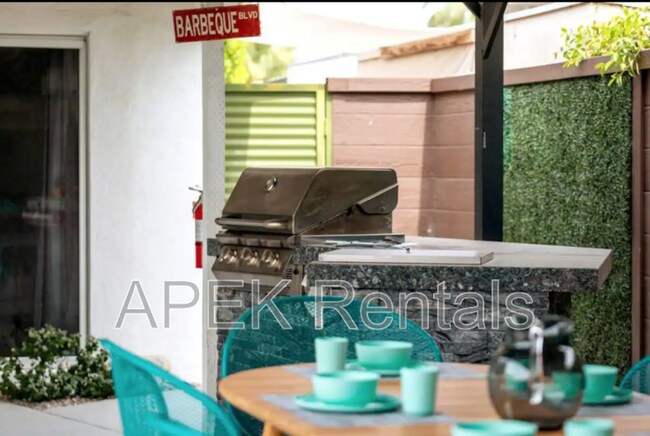 Building Photo - 547 N Sunrise Way