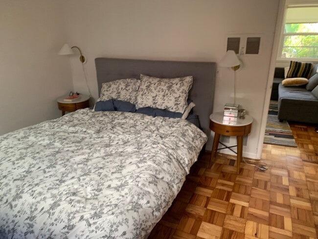 Bedroom - 1042 Pearl St