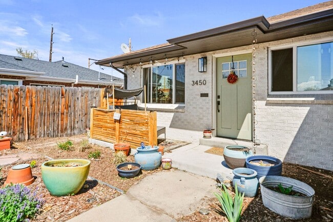 Building Photo - 2Bed/1bath beautiful Home close to City Park