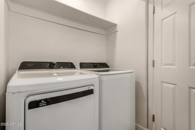 Building Photo - 2838 E Tracy Ln