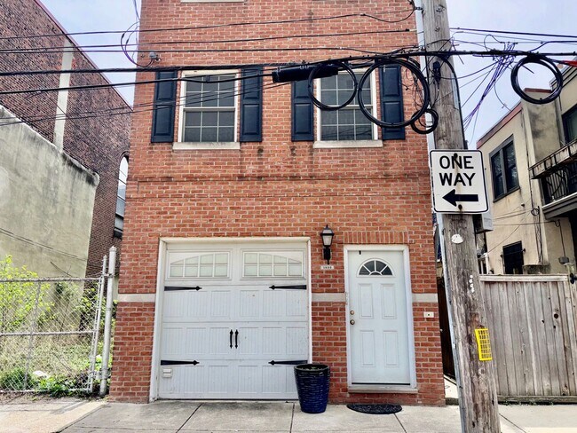 Building Photo - 1832 Kater St