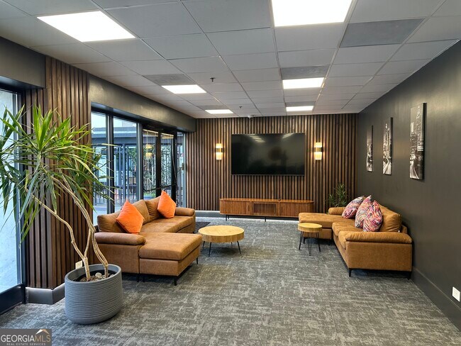 Building Photo - 620 Peachtree St NE