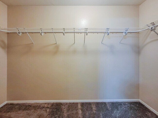 Building Photo - Huge home features 4 bedrooms & 2.5 baths for Rent!
