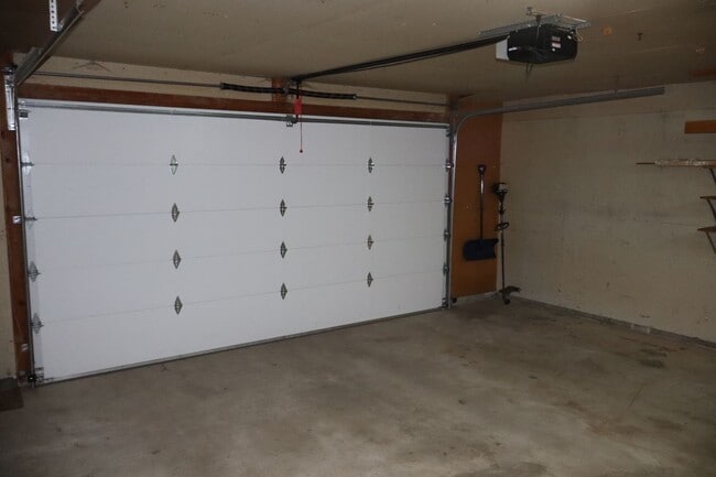 Building Photo - Spacious Home with Large pet friendly yard