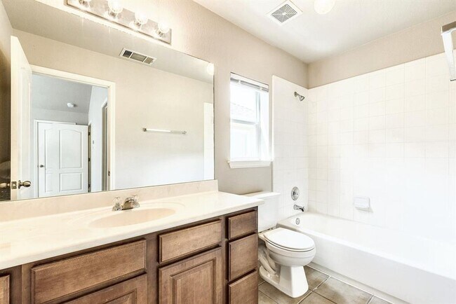 Building Photo - Beautiful 2 BR / 2.5 BA Home for Rent in K...