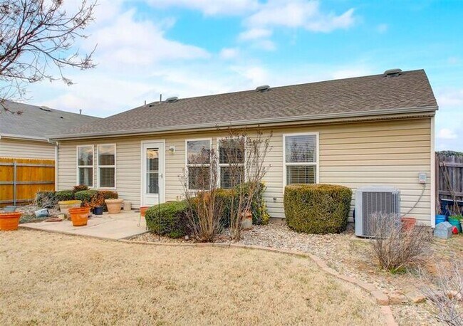 Building Photo - Amazing 3bed 2 Bath 2 Car Garage in Marble Leaf Addn Edmond OK