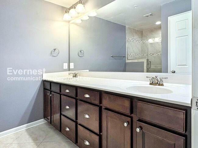 Building Photo - 8134 Villaggio Dr