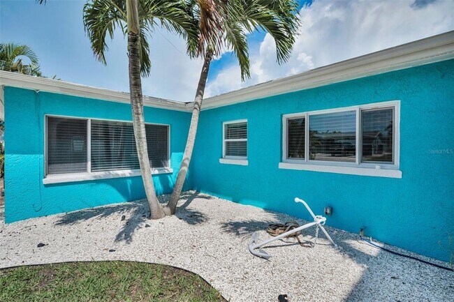 Building Photo - 17727 Long Point Dr