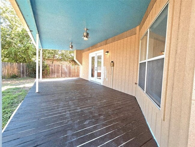 Building Photo - 1002 Keeshond Pl