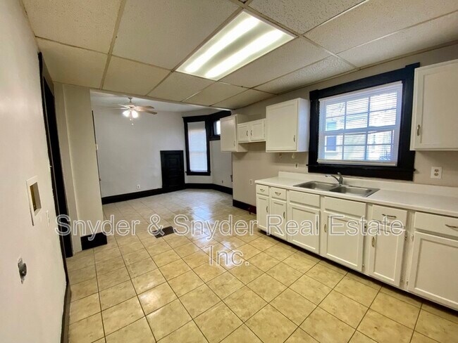 Building Photo - 390 Doyle St