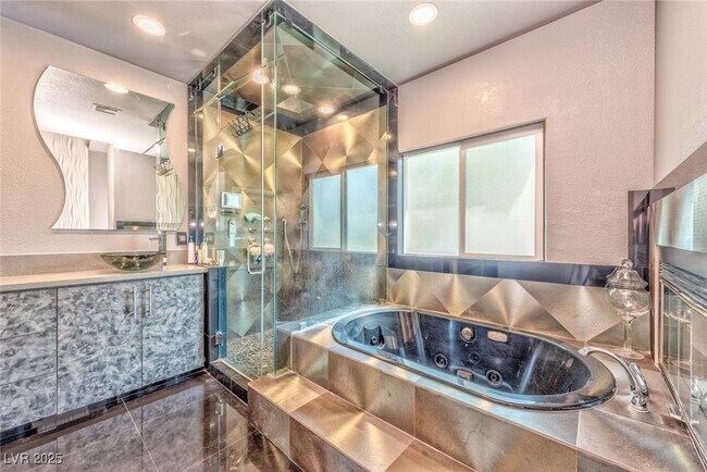 Building Photo - 8129 Pacific Cove Dr