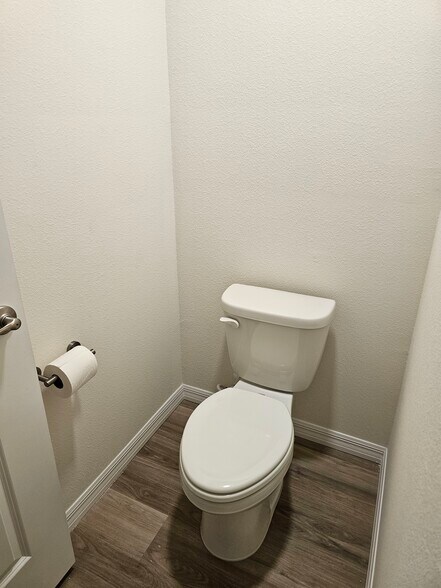 En-suite - 8415 Clearway Dr
