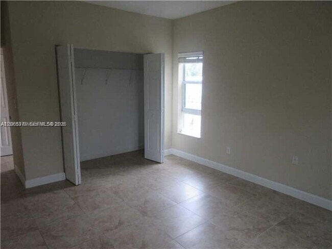 Building Photo - 11 Antilla Ave