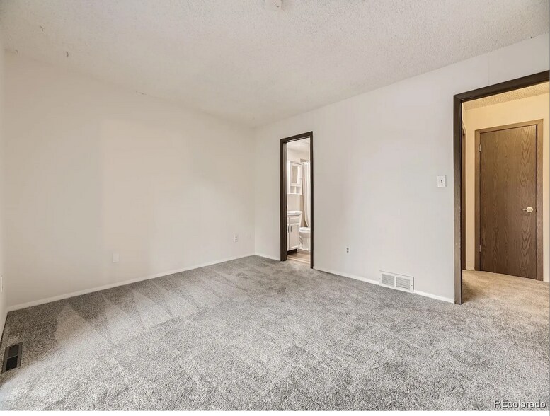Building Photo - 2949 Shady Holw E