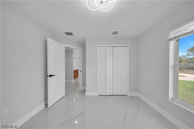Building Photo - 2914 4th St SW