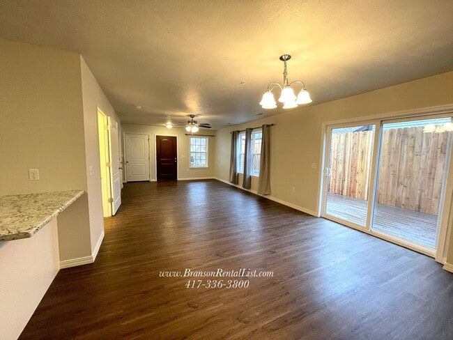 Building Photo - MOVE-IN SPECIAL PRICING!!!! 3BR Duplex