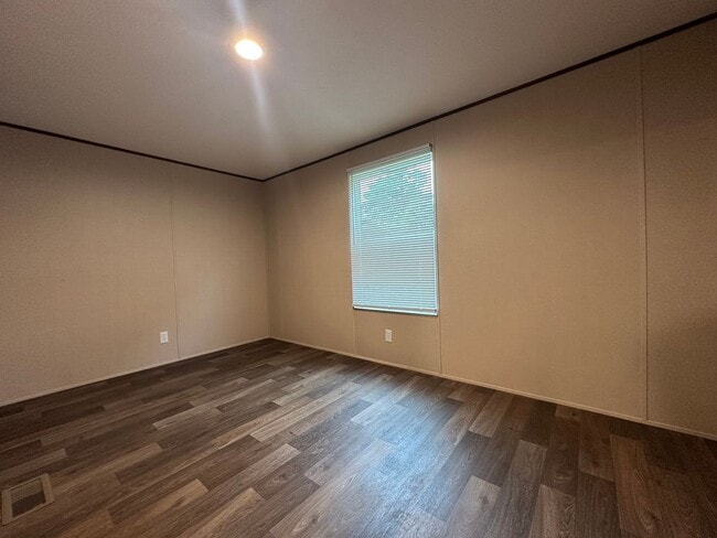 Building Photo - 145 Littleton St