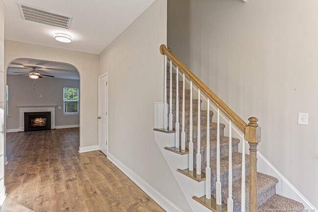 Building Photo - 2240 Mannington Dr