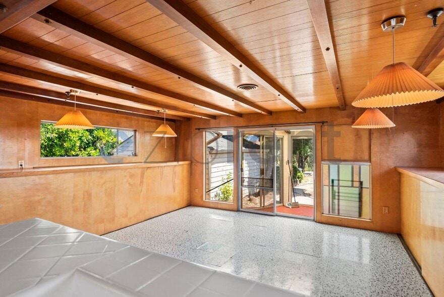 Building Photo - Unit