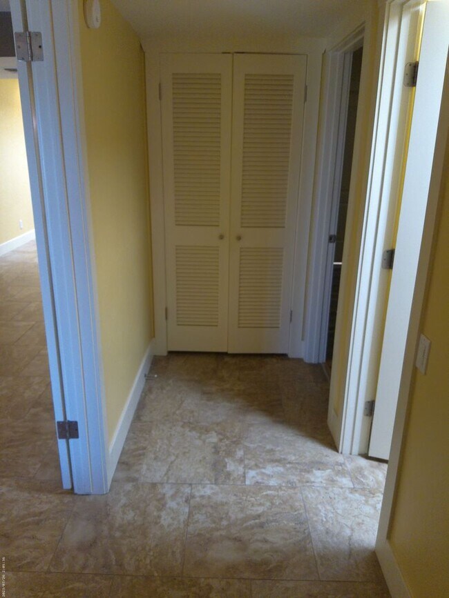 Building Photo - Charming Golf Course Condo for Rent – Residential Estates