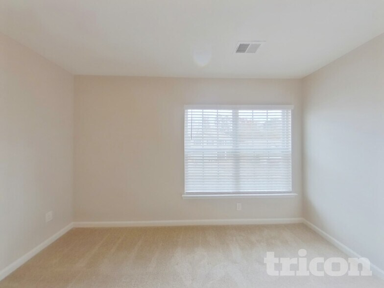 Building Photo - 208 Willow Grv Wy