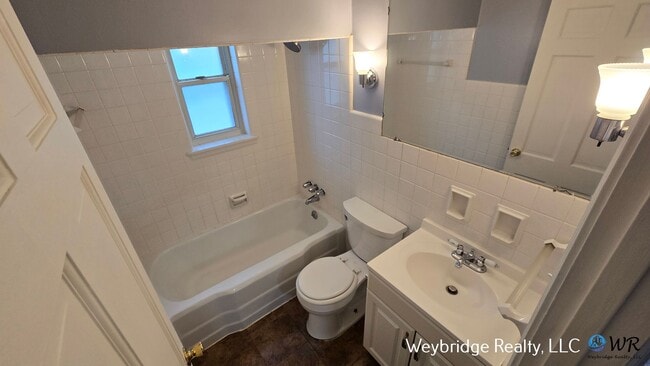 Building Photo - Updated 3 Bedroom 2 Full Bath House in the...