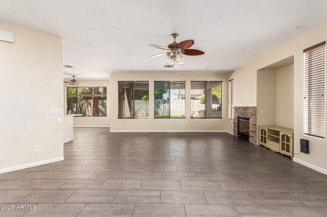 Building Photo - 6804 W Lone Cactus Dr