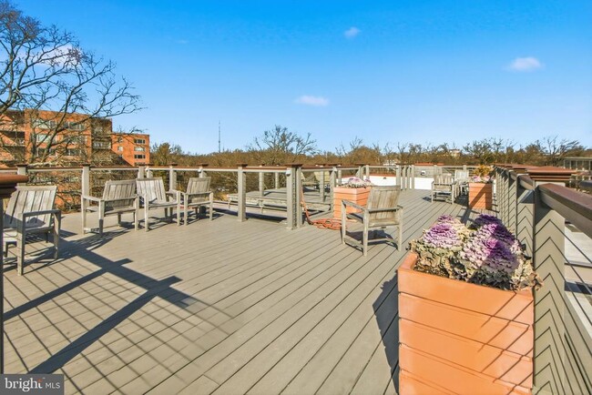 Building Photo - 3051 Idaho Ave NW