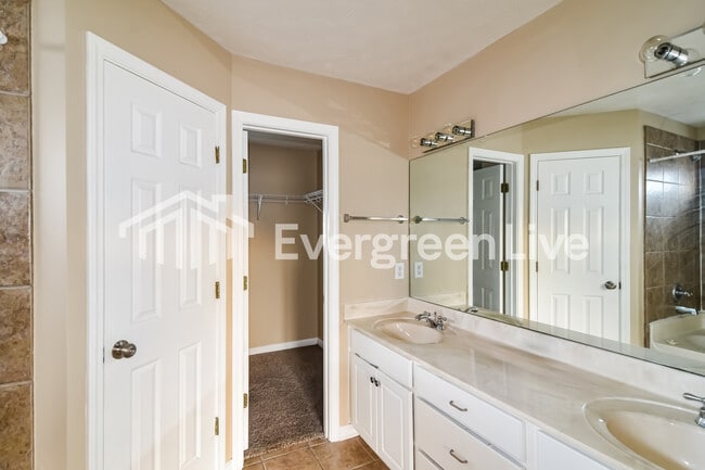 Building Photo - 3925 Claiborne Cir