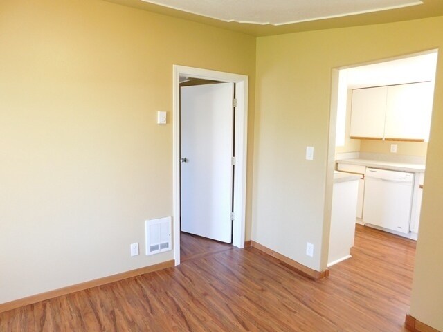 Building Photo - 2Bd/1Ba Single Story House - Available to ...