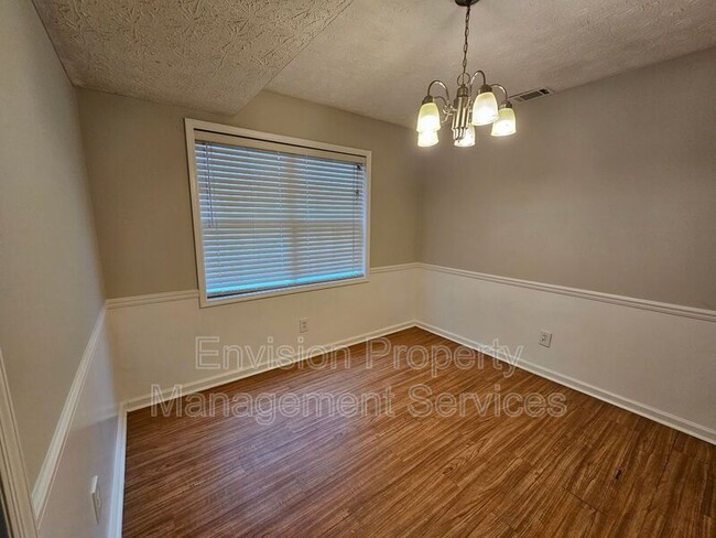 Building Photo - 200 Leigh Dr
