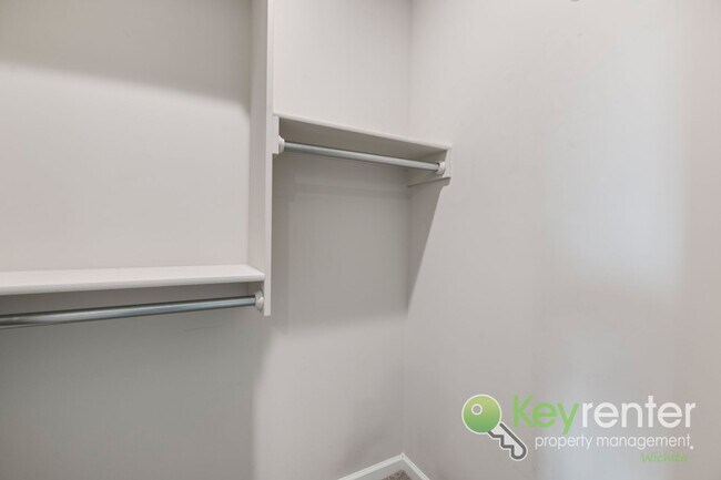 Building Photo - NOVEMBER FREE RENT!! 5 Bedroom 3 Bath Home...