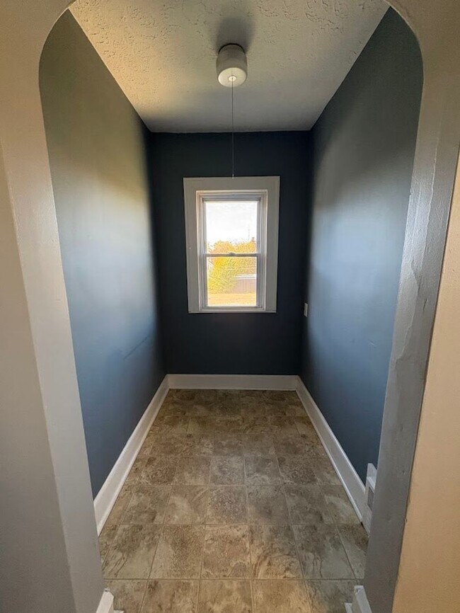 Building Photo - 1307 Market Ave N